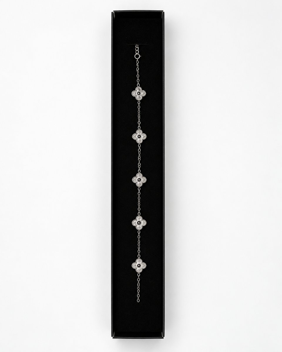 Siyah Büyük Yonca Motifli Gümüş Bileklik görsel 3